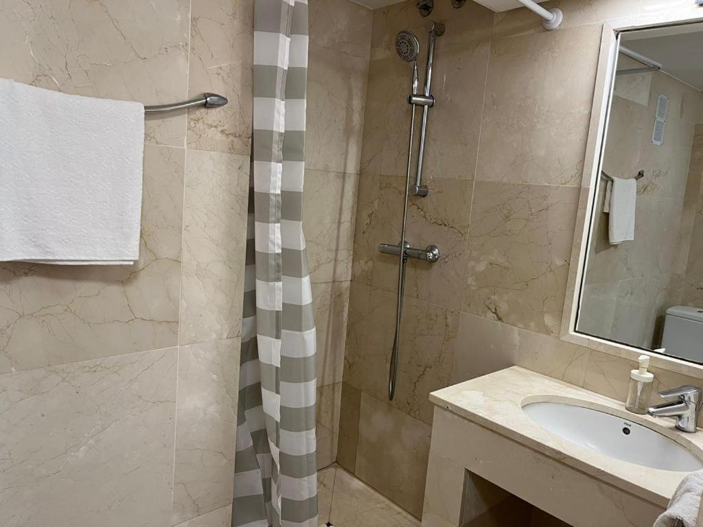 Illescas Apartamento Estepona Luaran gambar